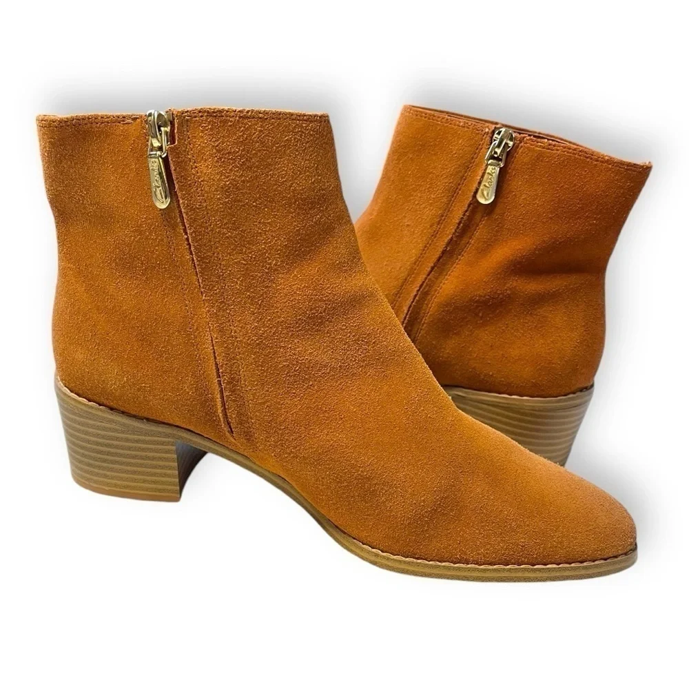 CLARK'S Breccan Myth Cognac Brown Suede Ankle Bootie EUC Size 9.5